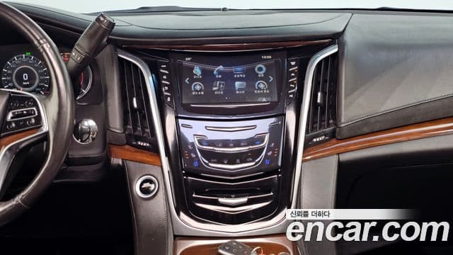 Cadillac Escalade 2018 — Şəkil 12/20