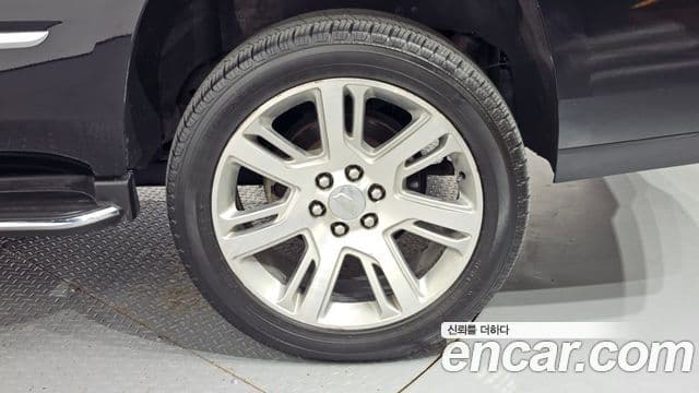 Cadillac Escalade 2018 — Photo 8/31