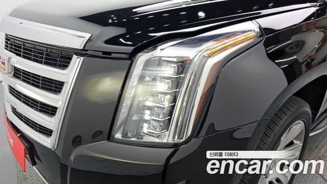 Cadillac Escalade 2018 — Photo 11/31