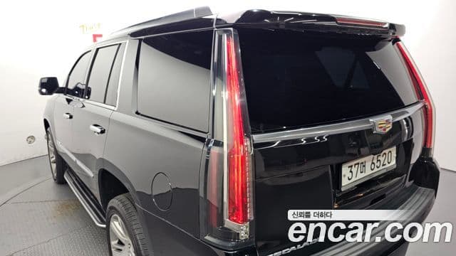Cadillac Escalade 2018 — Photo 26/31