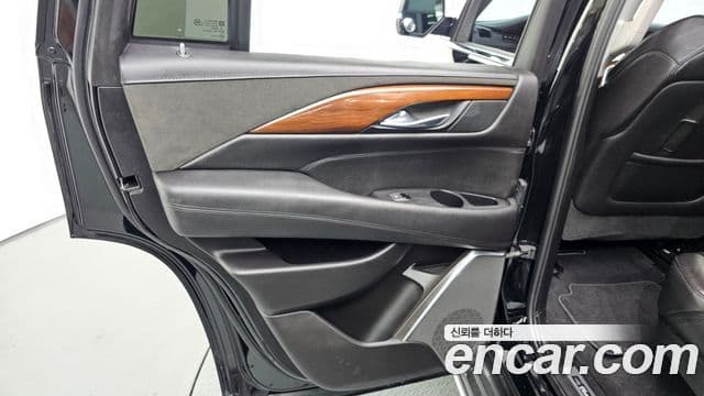 Cadillac Escalade 2018 — Photo 25/31