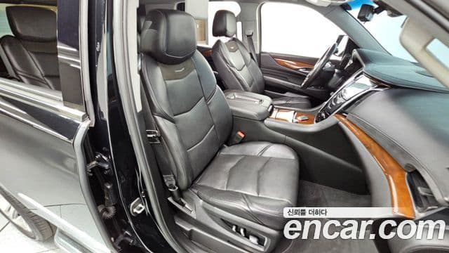 Cadillac Escalade 2018 — Photo 20/31
