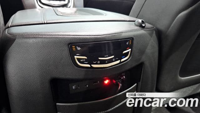 Cadillac Escalade 2018 — Photo 13/31