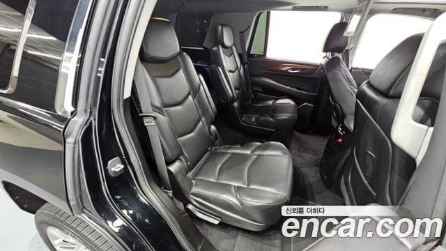 Cadillac Escalade 2018 — Photo 12/31