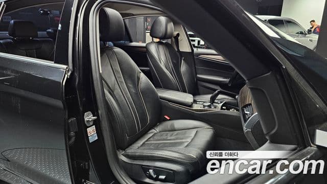 BMW 5 Series 2019 — Фото 10/20