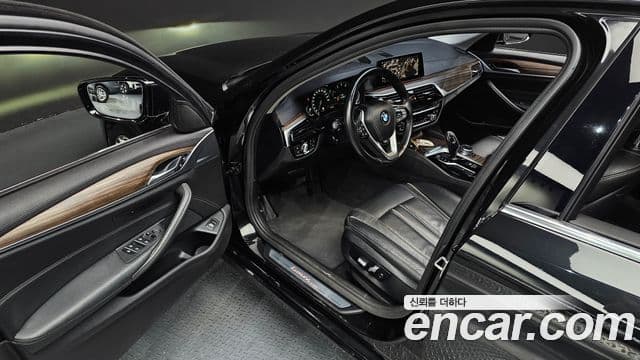 BMW 5 Series 2019 — Фото 11/20