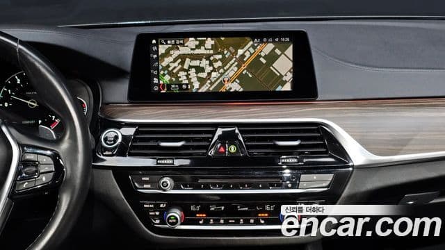 BMW 5 Series 2019 — Фото 15/20