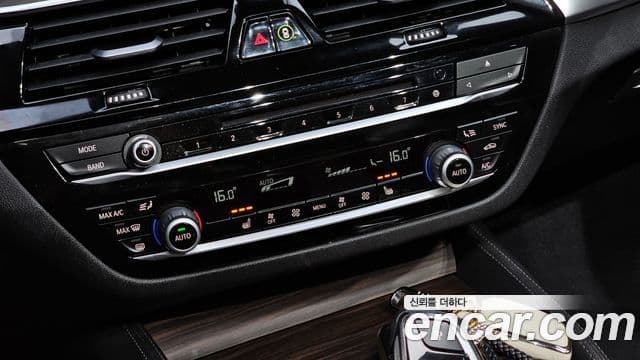 BMW 5 Series 2019 — Фото 19/20