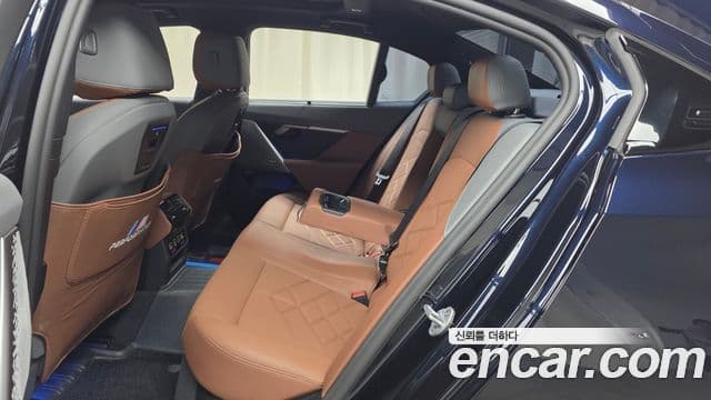 BMW 5 Series 2025 — фото 12 из 20