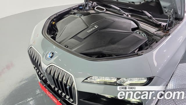 BMW i7 2023 — ფოტო 1/37