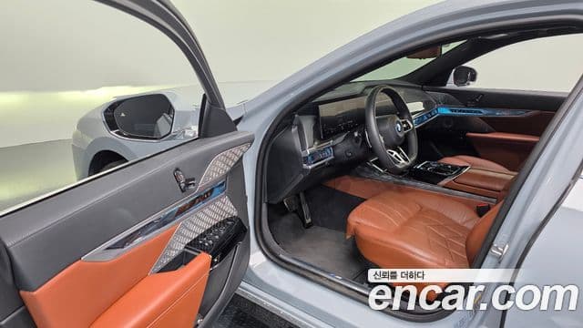 BMW i7 2023 — ფოტო 2/37