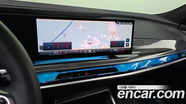 BMW i7 2023 — ფოტო 20/37
