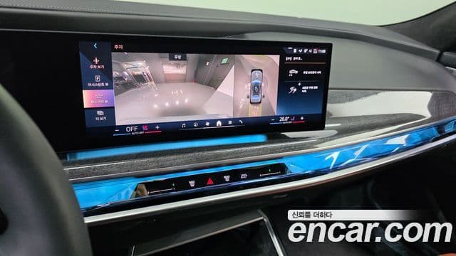 BMW i7 2023 — ფოტო 16/37