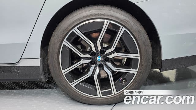 BMW i7 2023 — ფოტო 5/37