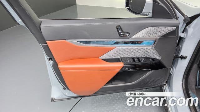 BMW i7 2023 — ფოტო 22/37