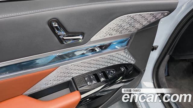 BMW i7 2023 — ფოტო 13/37