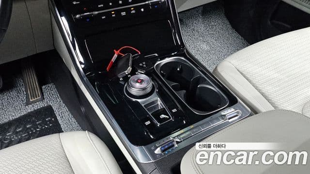 Kia Carnival 2022 — Şəkil 8/20