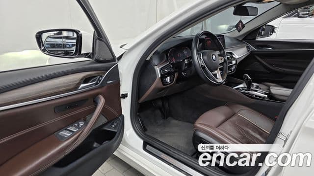 BMW 5 Series 2020 — Фото 10/20