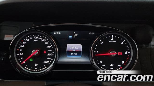 Mercedes-Benz E-Class 2018 — Şəkil 8/20