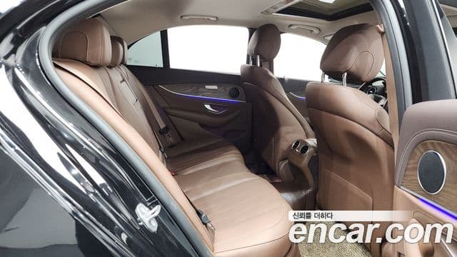 Mercedes-Benz E-Class 2018 — Şəkil 11/20