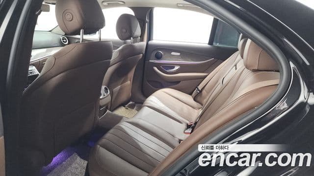Mercedes-Benz E-Class 2018 — Şəkil 19/20