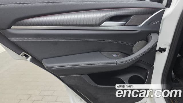 BMW X4 2025 — Photo 31/31