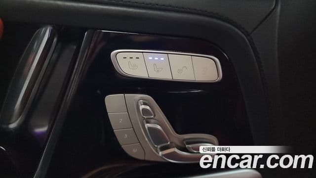 Mercedes-Benz G-Class 2021 — Photo 10/33