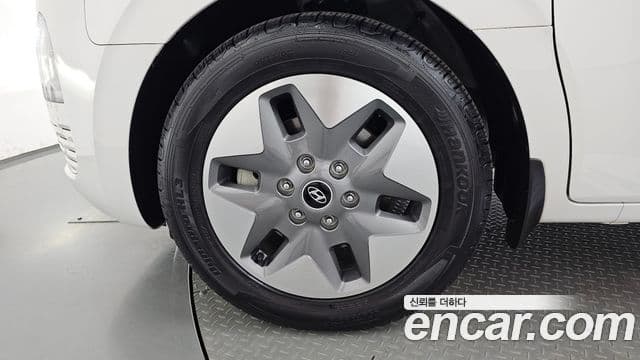 Hyundai Staria 2022 — ფოტო 5/20