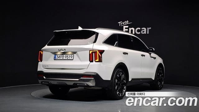 Kia Sorento 2023 — Photo 18/20