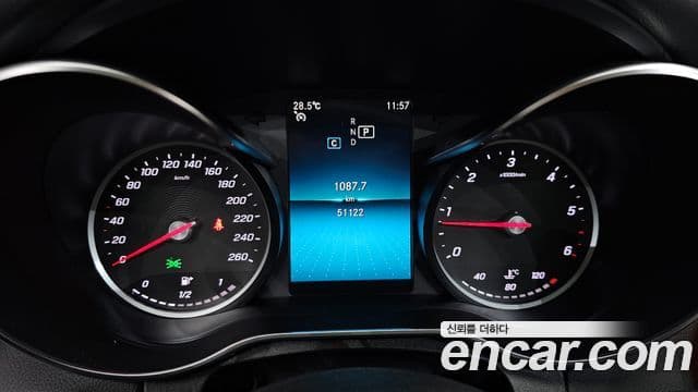 Mercedes-Benz C-Class 2019 — Фото 8/20