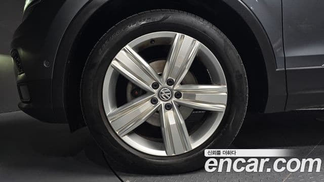 Volkswagen Tiguan 2020 — ფოტო 5/20