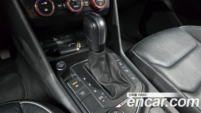 Volkswagen Tiguan 2020 — ფოტო 9/20