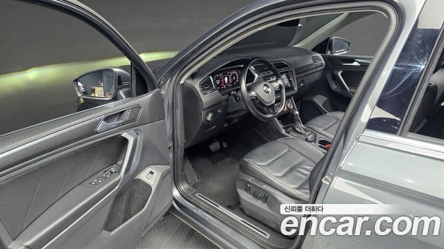 Volkswagen Tiguan 2020 — ფოტო 11/20