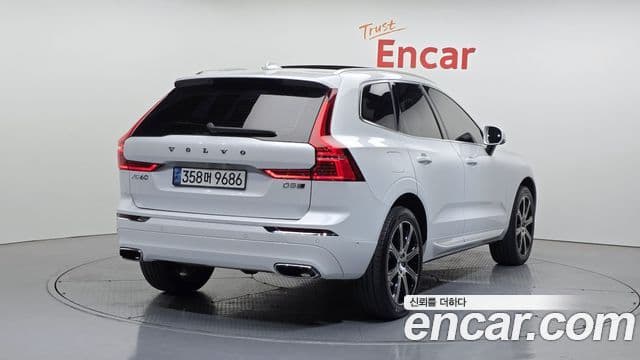 Volvo XC60 2018 — Photo 17/20