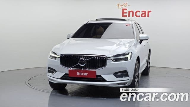 Volvo XC60 2018 — Photo 14/20