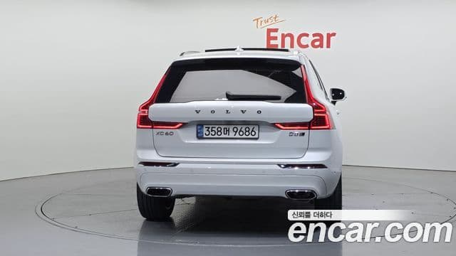 Volvo XC60 2018 — Photo 11/20