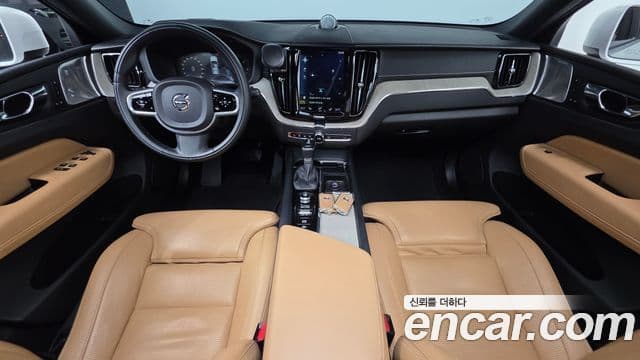 Volvo XC60 2018 — Photo 18/20