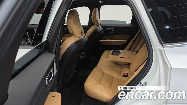 Volvo XC60 2018 — Photo 1/20