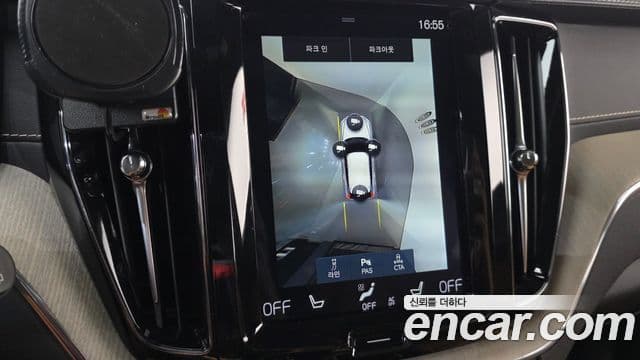 Volvo XC60 2018 — Photo 16/20