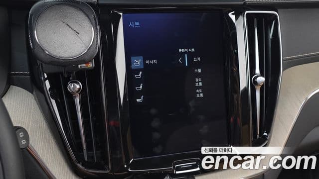 Volvo XC60 2018 — Photo 4/20