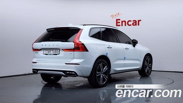 Volvo XC60 2020 — Фото 2/20