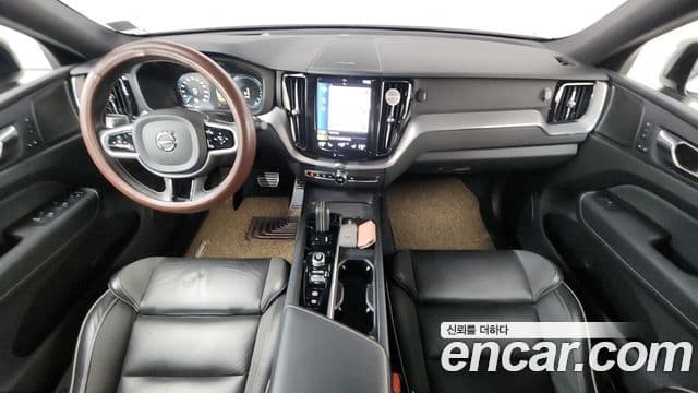 Volvo XC60 2020 — Фото 7/20