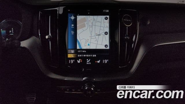 Volvo XC60 2020 — Фото 12/20