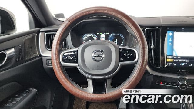 Volvo XC60 2020 — Фото 13/20
