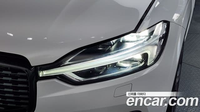 Volvo XC60 2020 — Photo 33/35