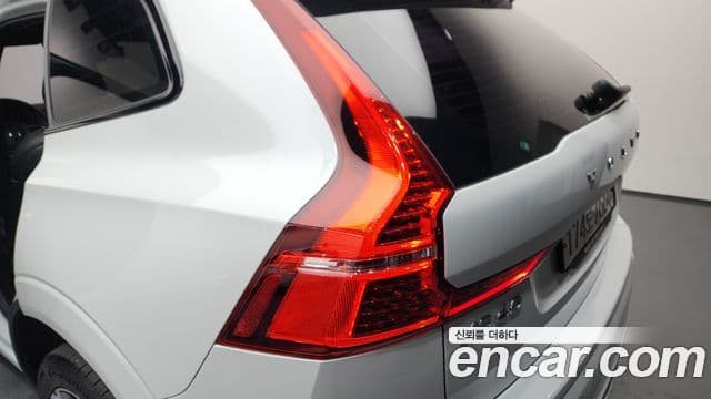 Volvo XC60 2020 — Photo 4/35