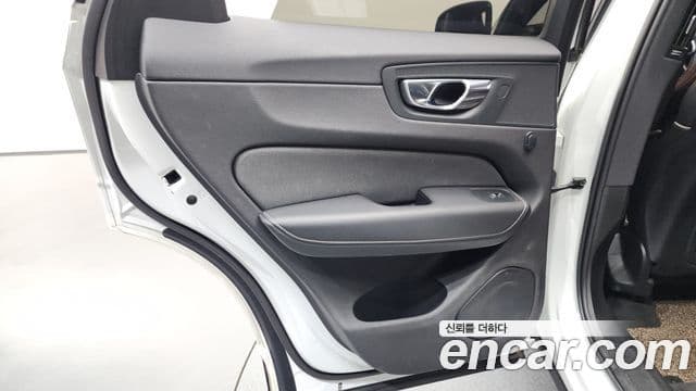 Volvo XC60 2020 — Photo 13/35