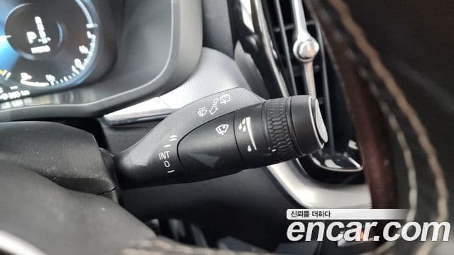 Volvo XC60 2020 — Photo 2/35