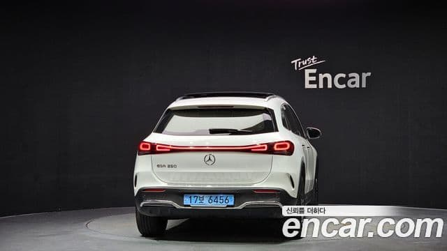 Mercedes-Benz EQA 2023 — ფოტო 30/32