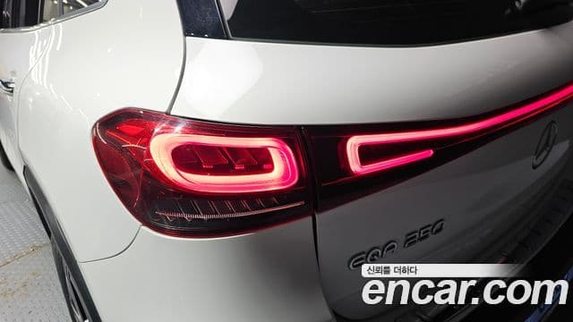 Mercedes-Benz EQA 2023 — ფოტო 32/32
